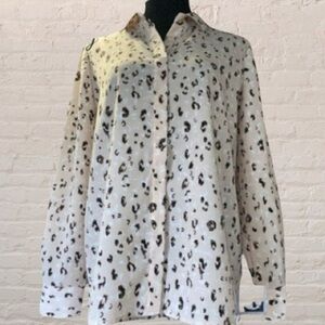 $ 5 $ add on 𝅺Ellen Tracy animal print blouse NWOT. Size medium